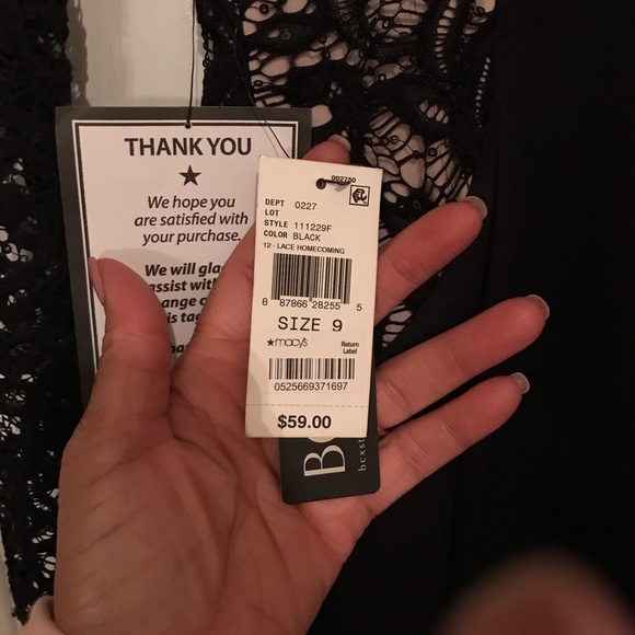 Bodycon dress with lace sleeves and side panels - Picture 3 of 3